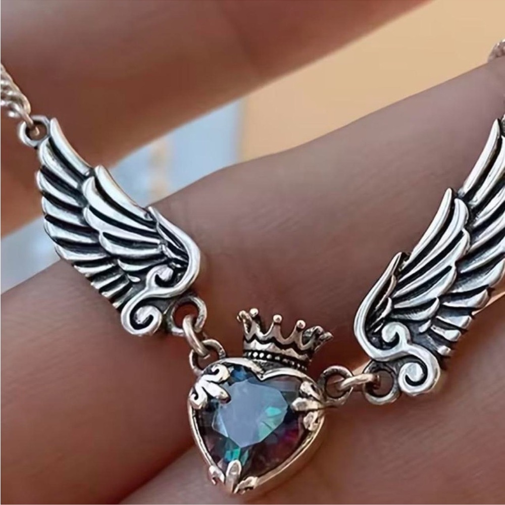 Silver winged heart pendant necklace